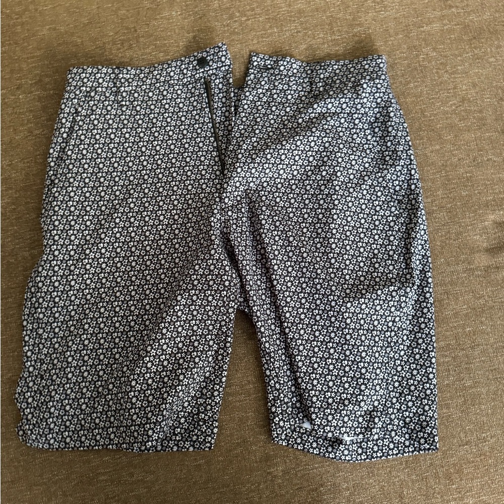 Fjallraven Men's Black and White Floral Shorts